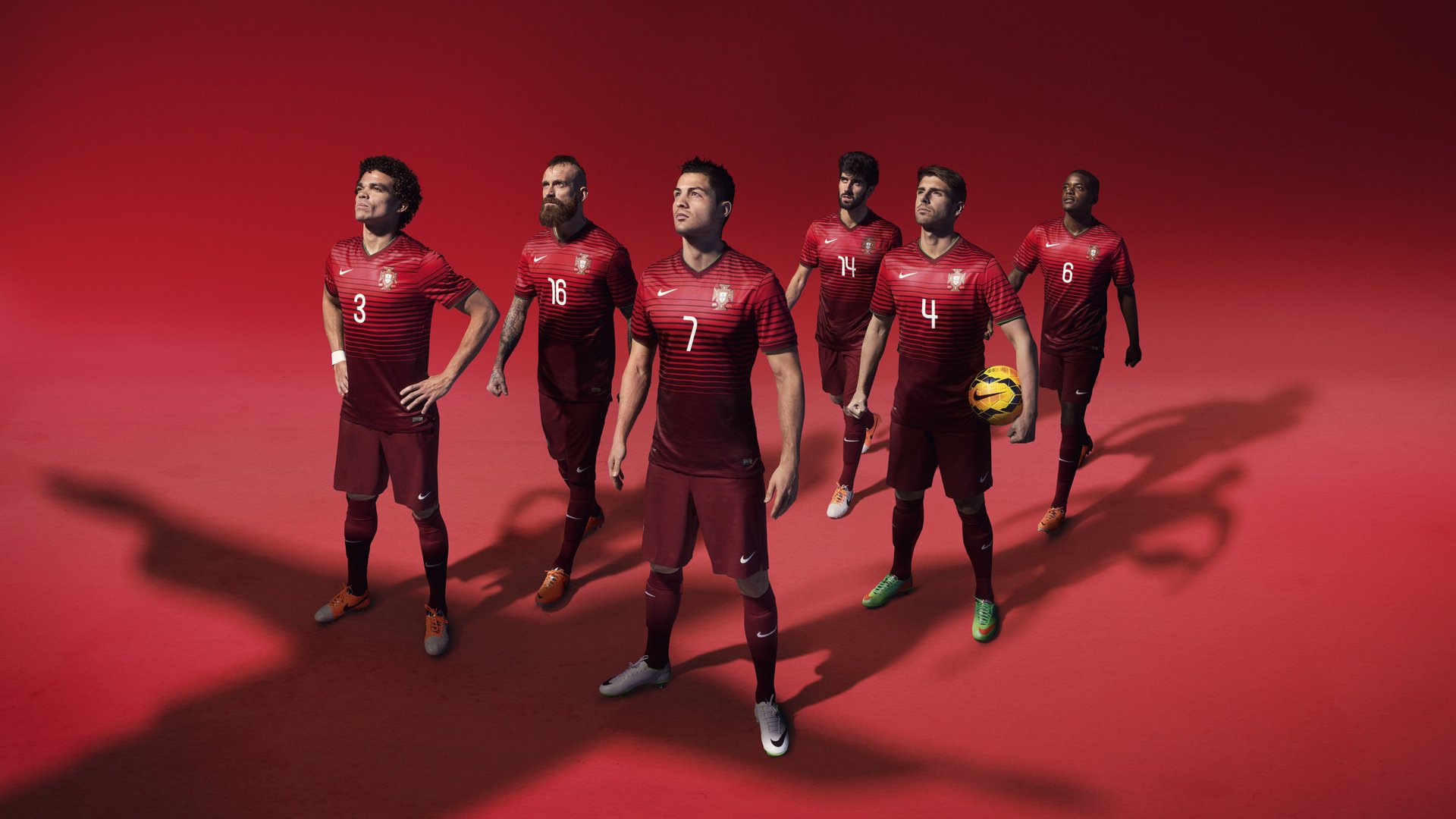 九游app下载中心-青少年足球课程内容不断丰富，结合现代科技创新，你认为青少年足球训练应该如何开展